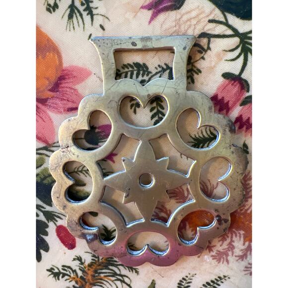 Brass Medallion: Star & Cut out Heart Design - Picture 3 of 5